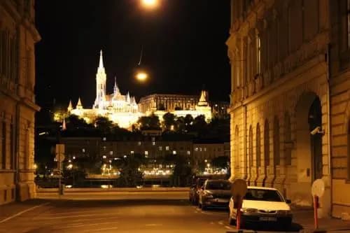 Parliment Luxury Apartment - photo 9