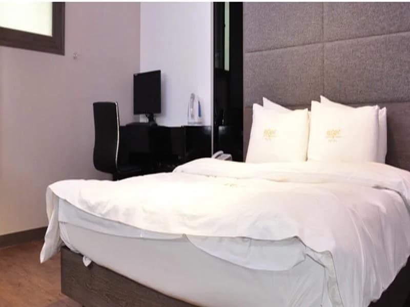 Regent Hotel - photo 6