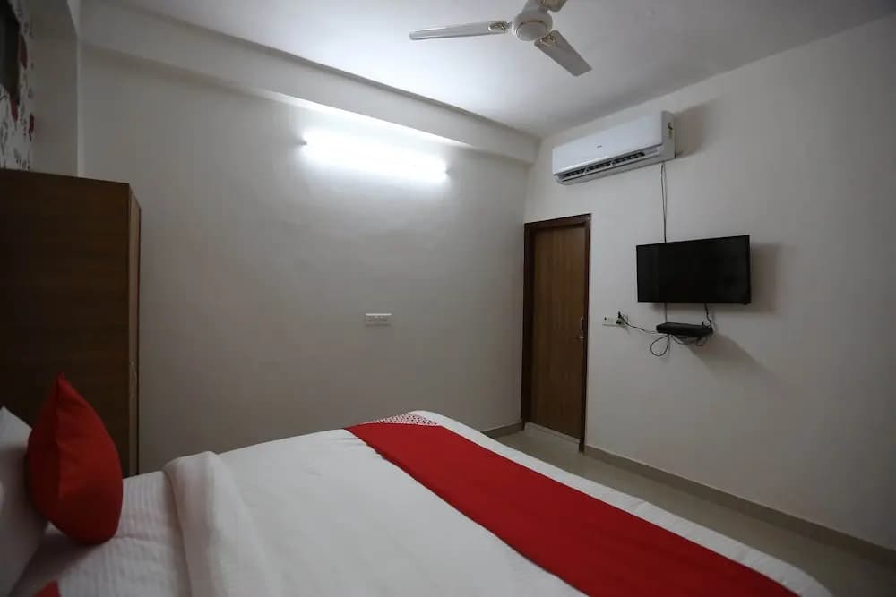 Retreat Inn by OYO Rooms - photo 11