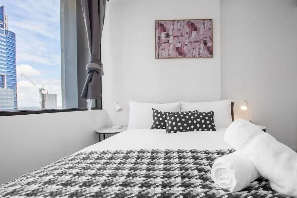 New Renovated & Cozy Apt Closes To Southern Cross - photo 3
