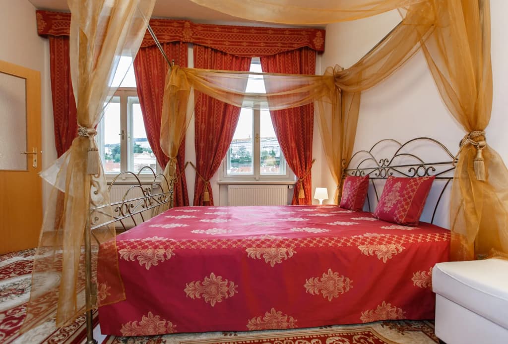 Castle Apartments - photo 3
