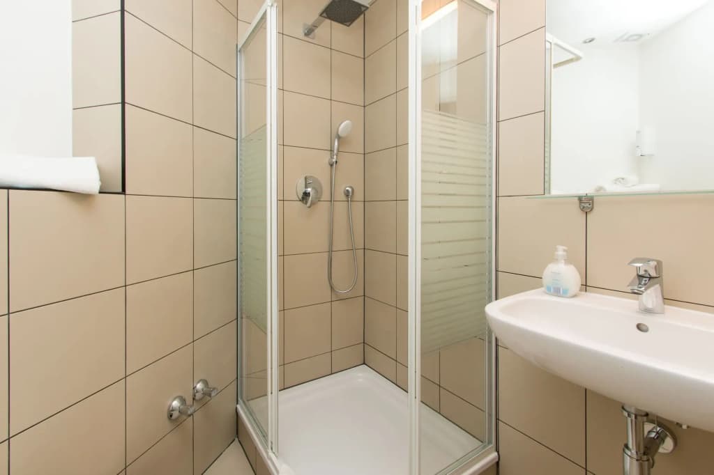 Primeflats - Apartments Aroser Allee - photo 19