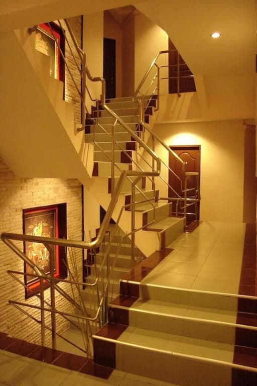 Grand Pinnacle Hotel - photo 9