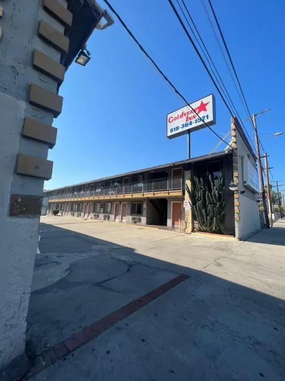 Goldstar Inn - photo 9
