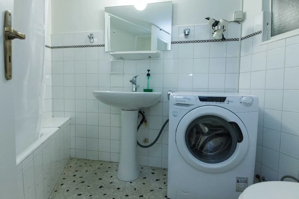 Koukaki Vintage Look 2BR Apt w Balcony - photo 10