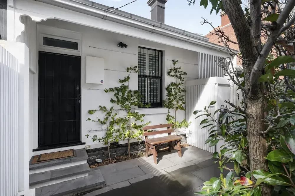 Stylish 2BR House, Walk to Parks & Cafes - photo 8