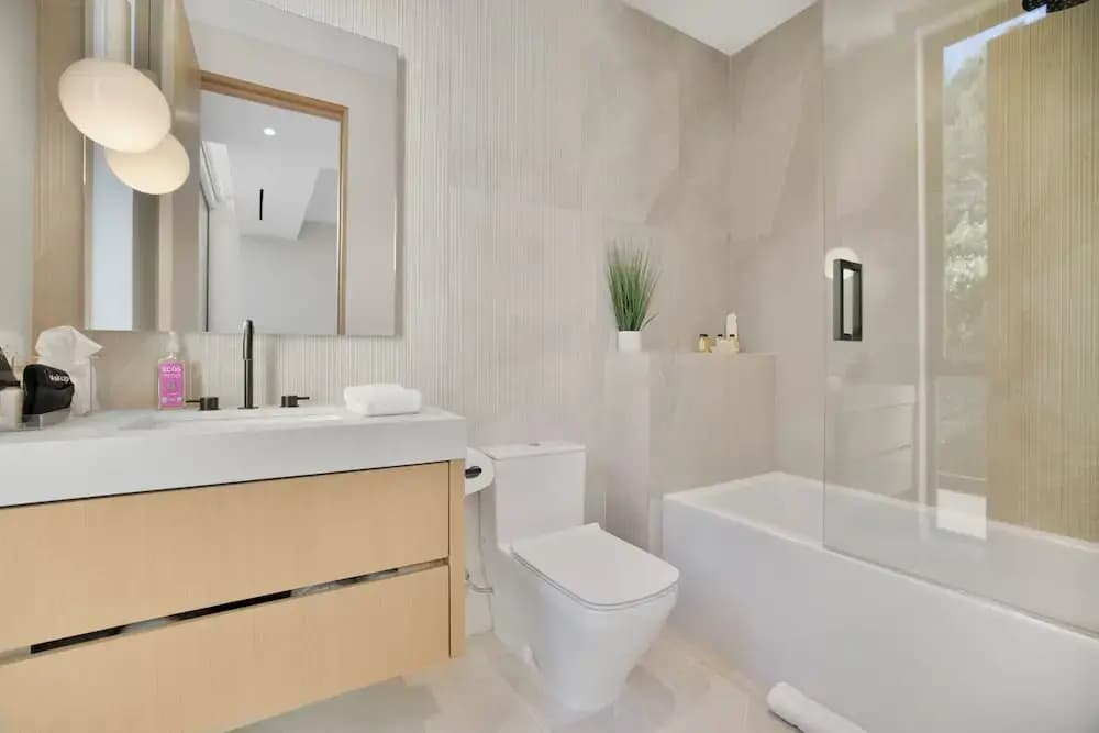 Hutton Villa - 5-bedroom Retreat in Iconic Beverly Hills Oasis - photo 10