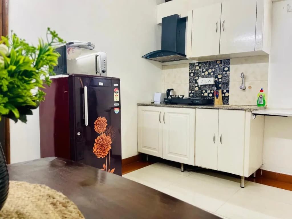 Bluo Studio Defence Colony Mkt - Kitchen, Balcony - photo 8