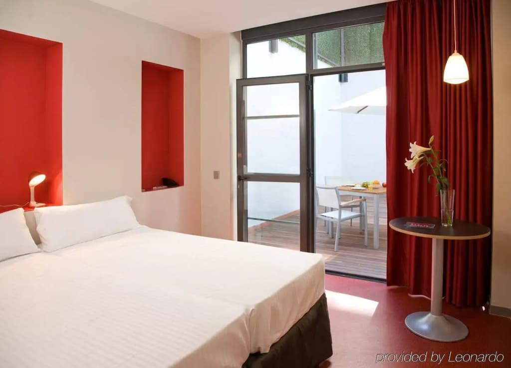 Hotel Ciutat Vella - photo 4
