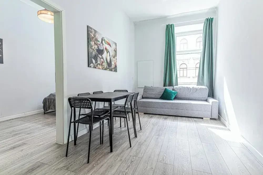 Cozy 2BR 1LR Apt Near Westbahnhof - photo 14