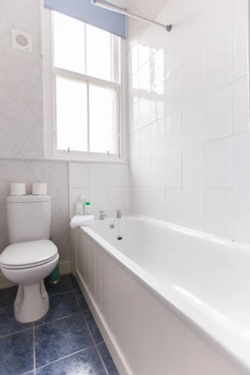 2 Bedroom Central Apartment - photo 7