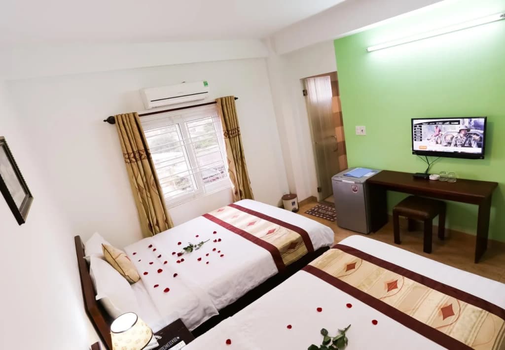 Little Gold Hotel - photo 2