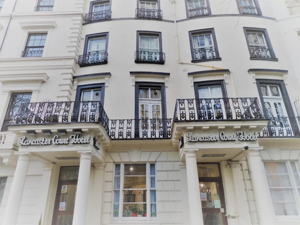 Lancaster Court Hotel - photo 28