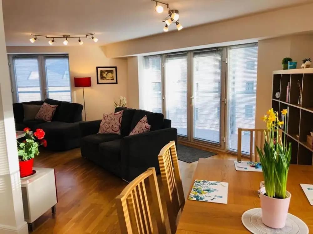 Remarkable 2 Bed Apartment in Edinburgh - photo 17