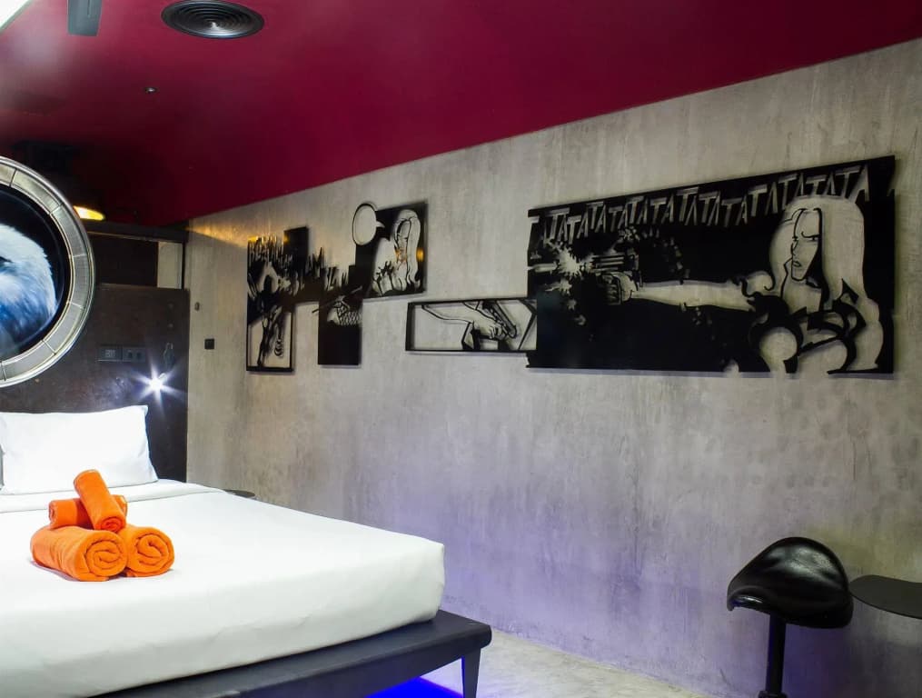 Nicky's Handlebar Hotel - photo 4