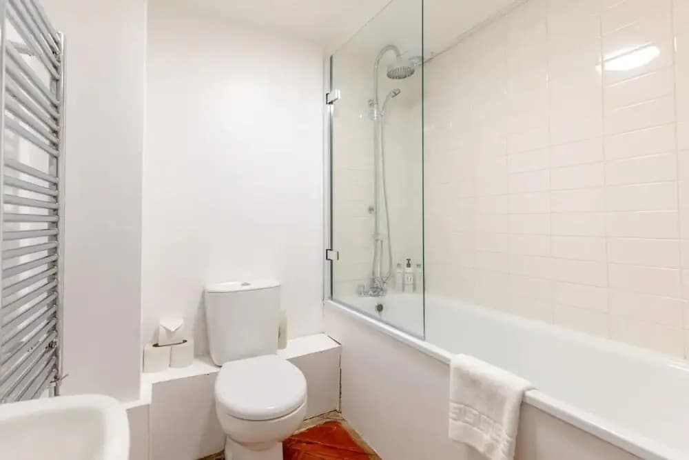 Tastefully Curated Mezzanine Studio Flat Hackney! - photo 20
