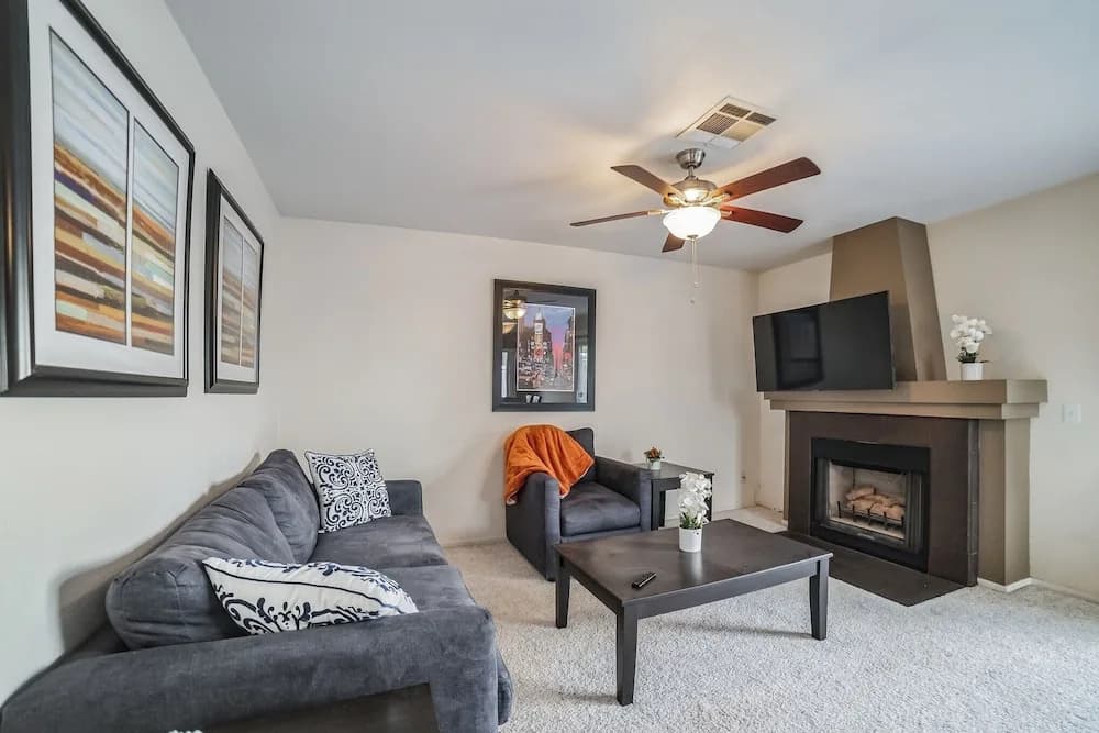 Las Vegas Oasis With Sparkling Pool 3 Bedroom Home by Redawning - photo 2