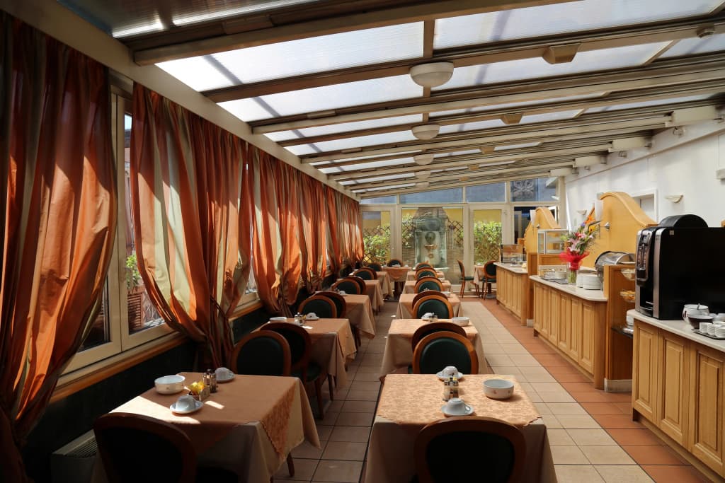 Hotel Borromeo - photo 14