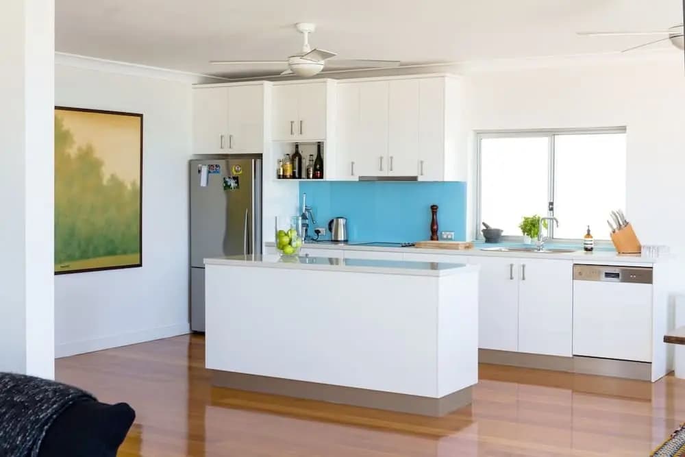 Ocean View Luxury 3 Bedroom Home With Balcony - photo 18