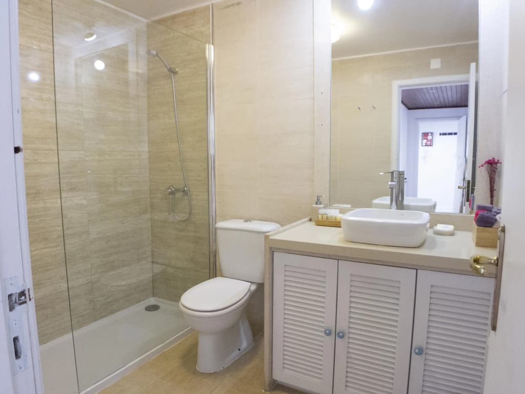 LV Premier Chiado CH2 Balcony, Spacious, Elevator - photo 8
