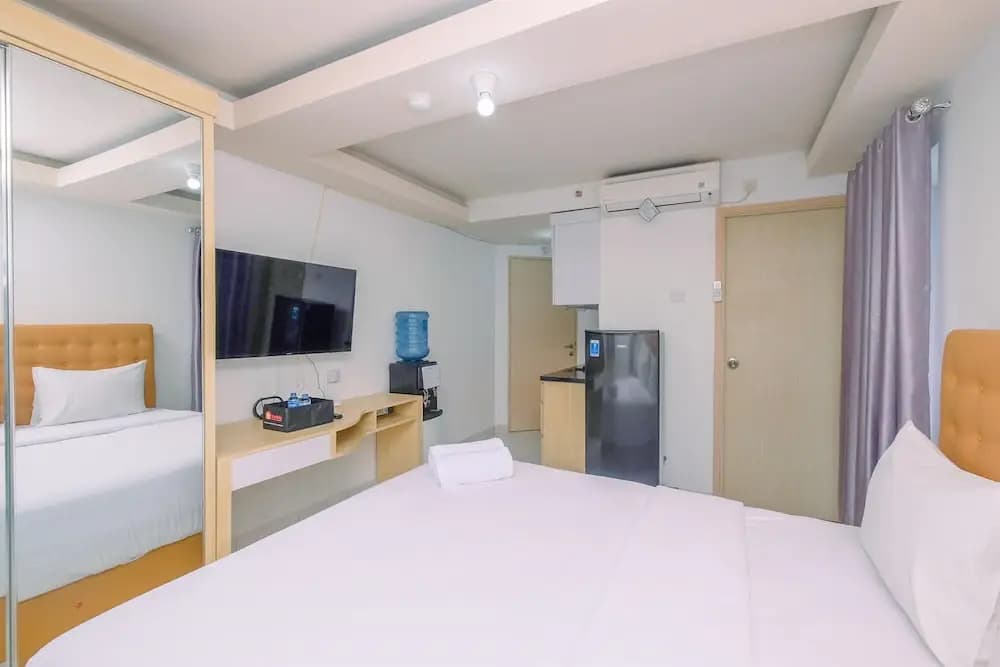 Warm And Comfortable Studio At Amethyst Apartment - photo 4