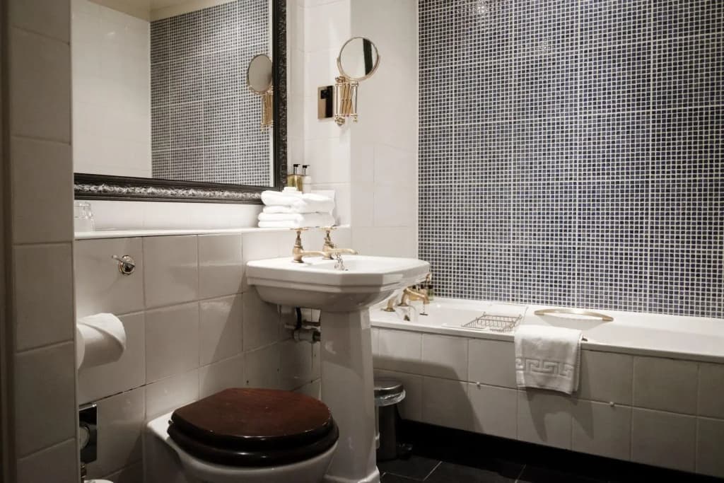 The White Hart Hotel - photo 17