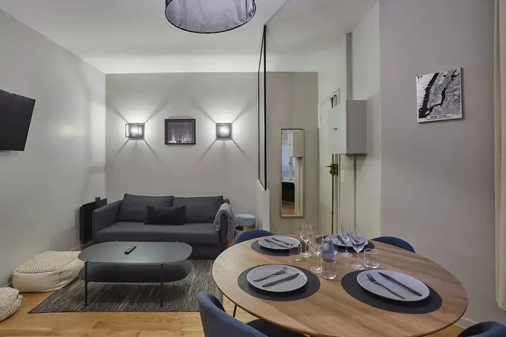 Apartment Located in the Center of Paris - photo 5