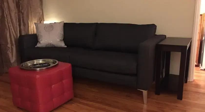 Hollywood Private One-Bedroom Apartment - photo 2
