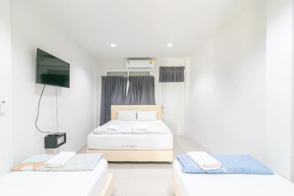 The Rooftop Residence Hostel - photo 44