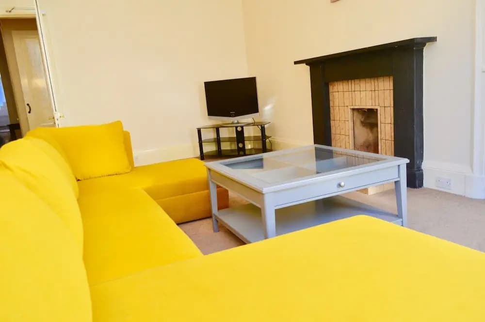 3 Bedroom Bruntsfield Flat - photo 6