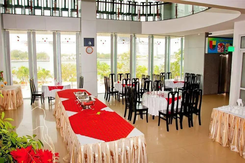 Salem Riverside Hotel - photo 17