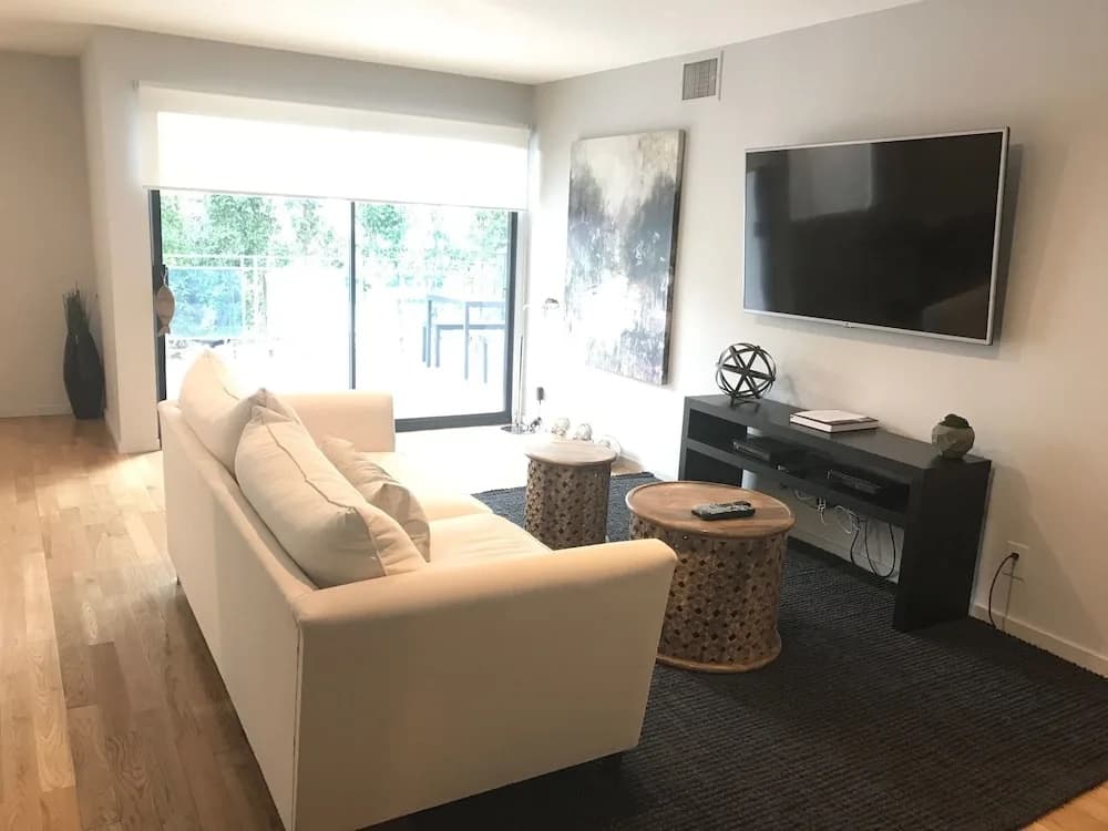 888 Hilgard - photo 2