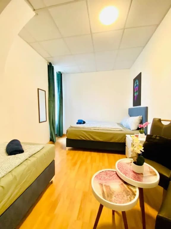 Stylish Shared 3-Bedroom Stay Near City - photo 3