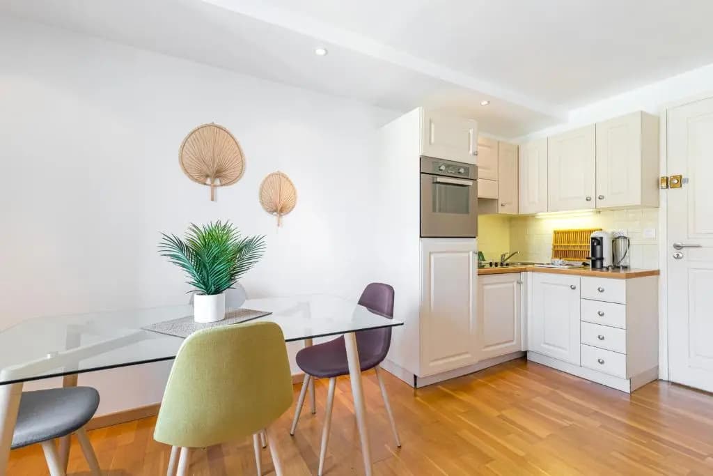 Massena Street - 1 Bdr Duplex with AC & Parking - photo 16