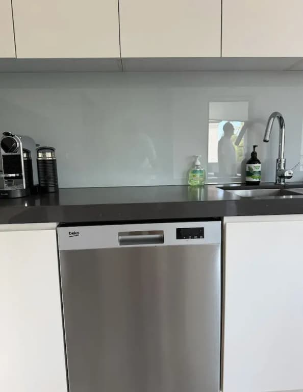 Manly 3 Bedroom Home - Upper Duplex - photo 11
