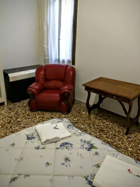 Venice Canal View Apartment - photo 5