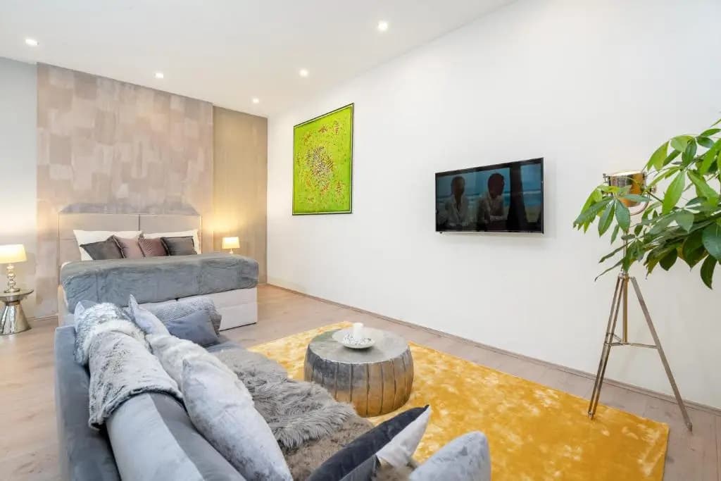 Cozy Einstein - main photo