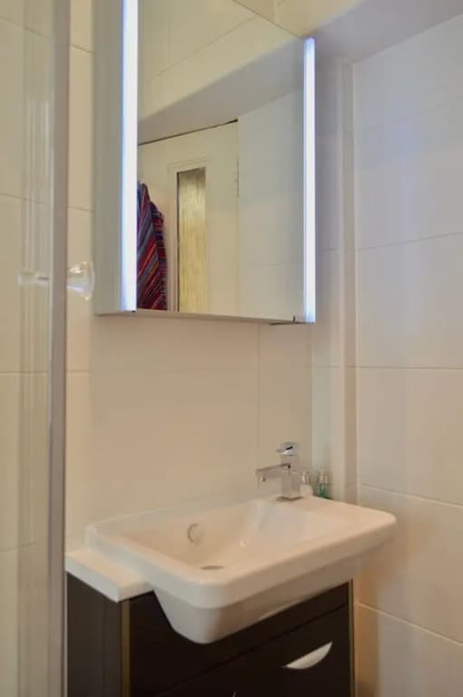 2 Bedroom Morningside Flat - photo 9