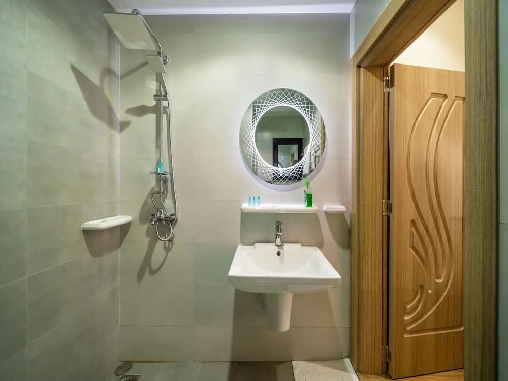OYO Townhouse 156 Rose Hotel Apartments. - photo 9