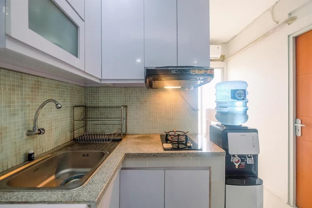 Simple And Cozy Living 2Br At Cibubur Village Apartment - photo 16