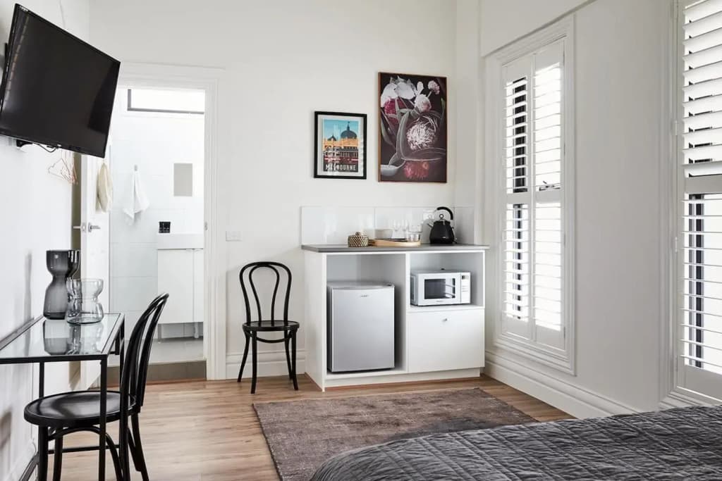 Richmond Studio Apartments - photo 18