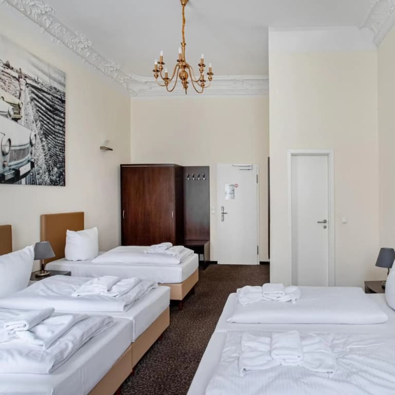 Upper Room Hotel Kurfurstendamm - photo 49