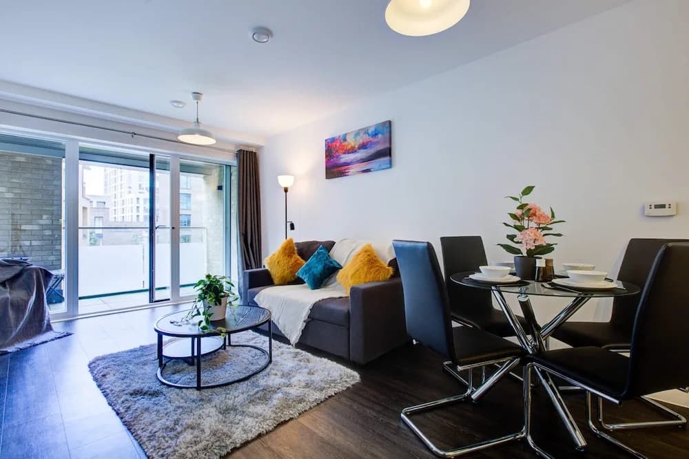 Modern Greenwich Flat With Parking - photo 6