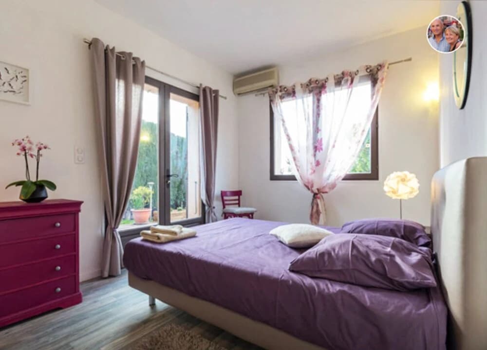 A Gorgeous, 2-bedroom Apartment in a Villa With Beautiful sea View and - photo 2