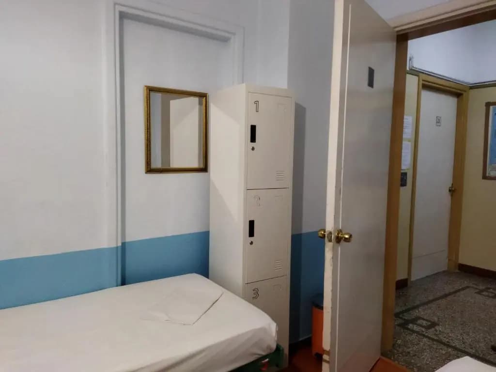 San Remo Hostel - photo 3