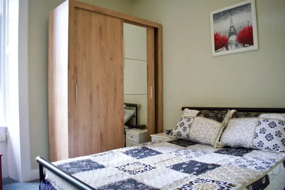 Welcoming 2 Bedroom Flat Near Fountainbridge - photo 3