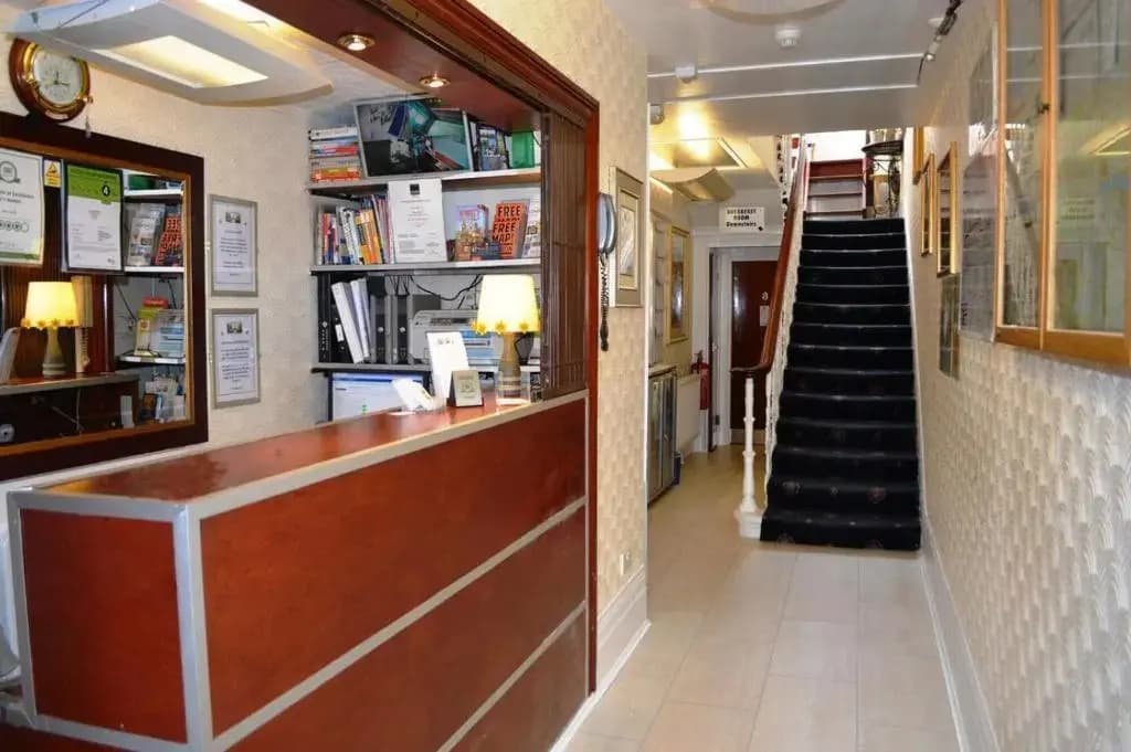Falcon Hotel - photo 2
