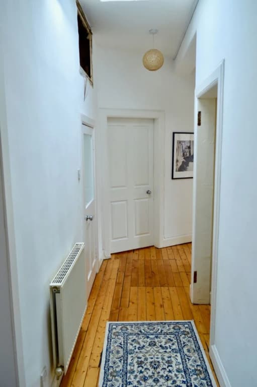 Central 2 Bedroom Flat in Edinburgh - photo 9