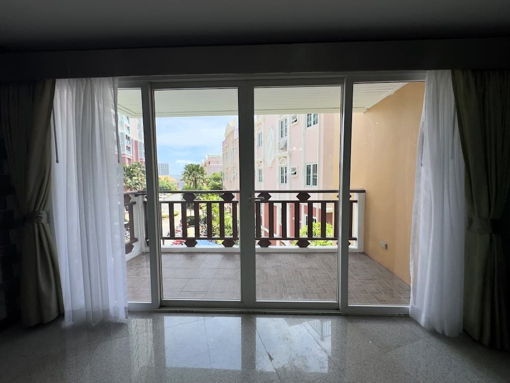Spacious 2BR Condo - 3 Balconies & Green Views - photo 35