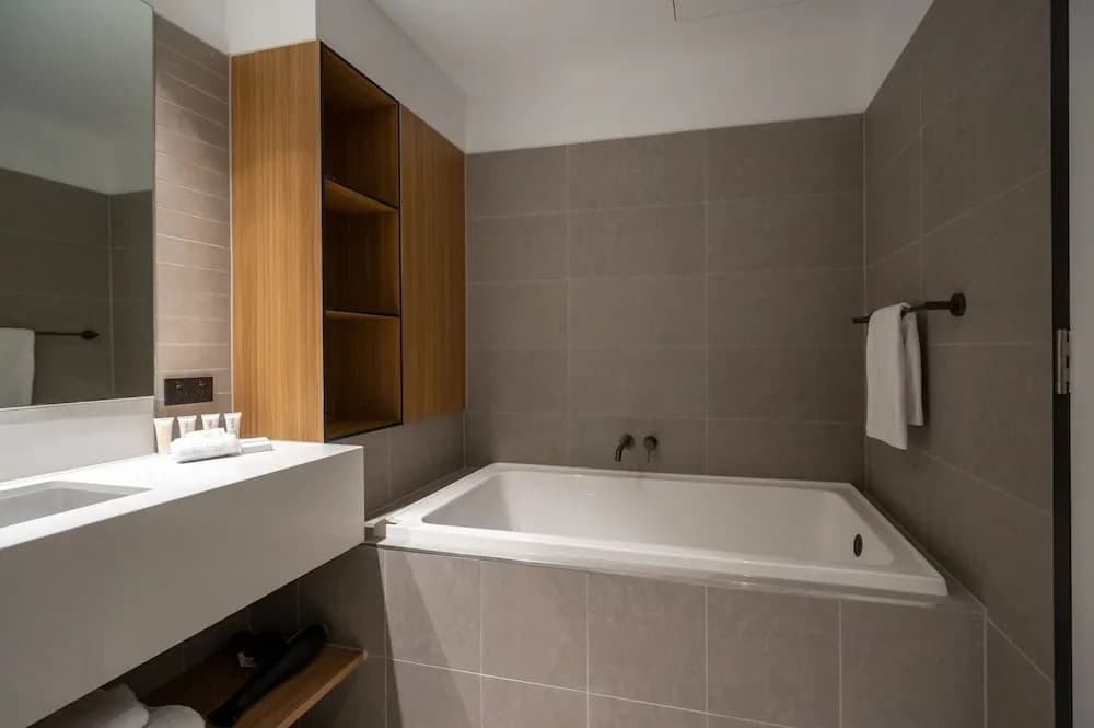 Nesuto Docklands Apartment Hotel - photo 8